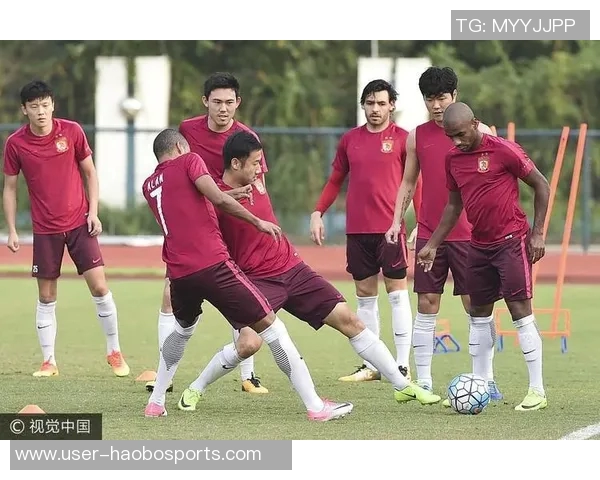 新赛季三外援齐聚基地ErikThomas加入合训提升球队实力