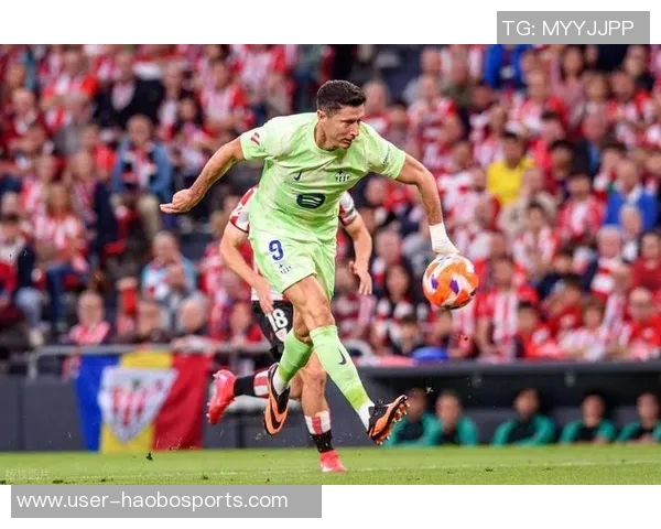 米兰计划明夏免签37岁莱万伊布力荐希望重现吉鲁成功案例