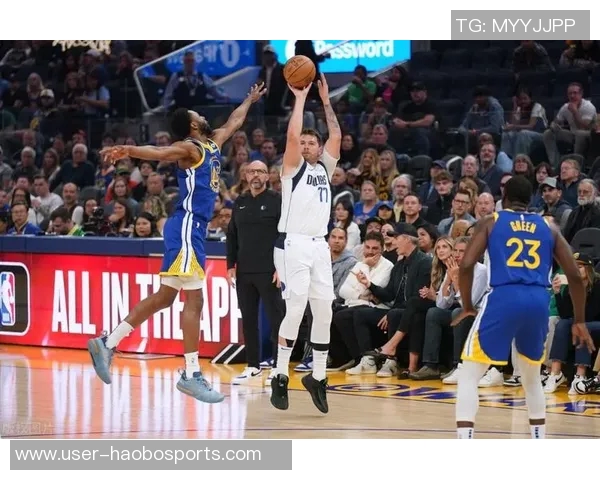 克莱状态起伏不定11投仅4中三分球命中率低迷仅得12分1板1助 克莱状态起伏不定11投仅4中三分球命中率低迷仅得12分1板1助